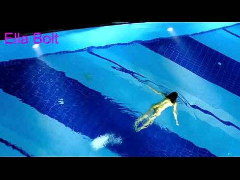❤️ Não consigo parar de ver, jovem loira apanhada a nadar nua na piscina da estância balnear ELLA BOLT ️❌ Porno em pt.porn33.top ❌❤