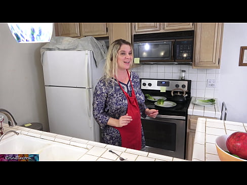 ❤️ A madrasta a ordenhá-lo na cozinha antes do seu encontro ️❌ Porno em pt.porn33.top ❌❤