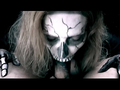 ❤️ Rapariga demoníaca a chupar pilas com a sua boca negra e a engolir esperma. ️❌ Porno em pt.porn33.top ❌❤